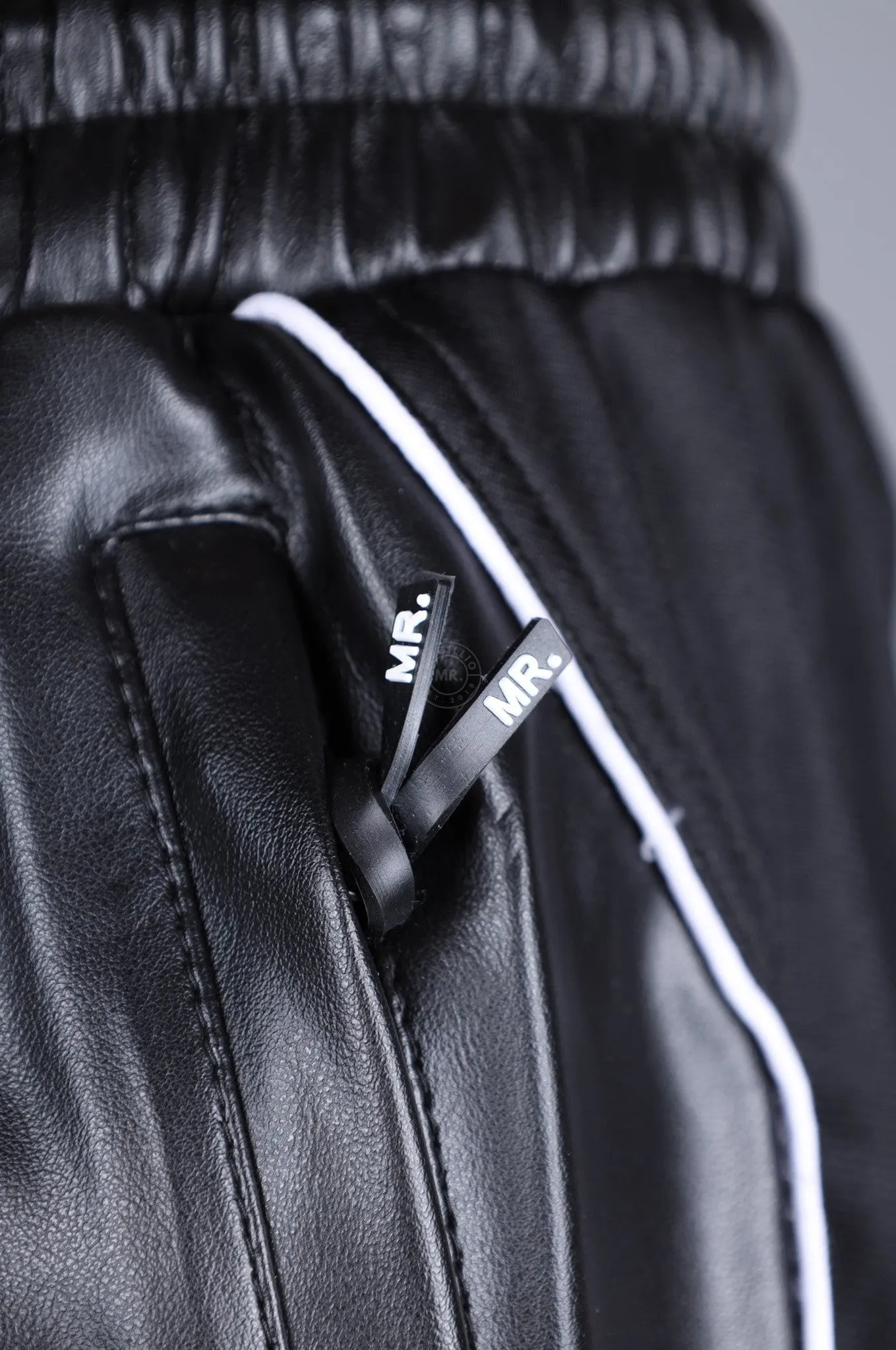 MR. 24 Track Short - Black